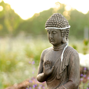 Photo d'une statue du Bouddha pour les stages organisés par l'écolieu de Cablanc